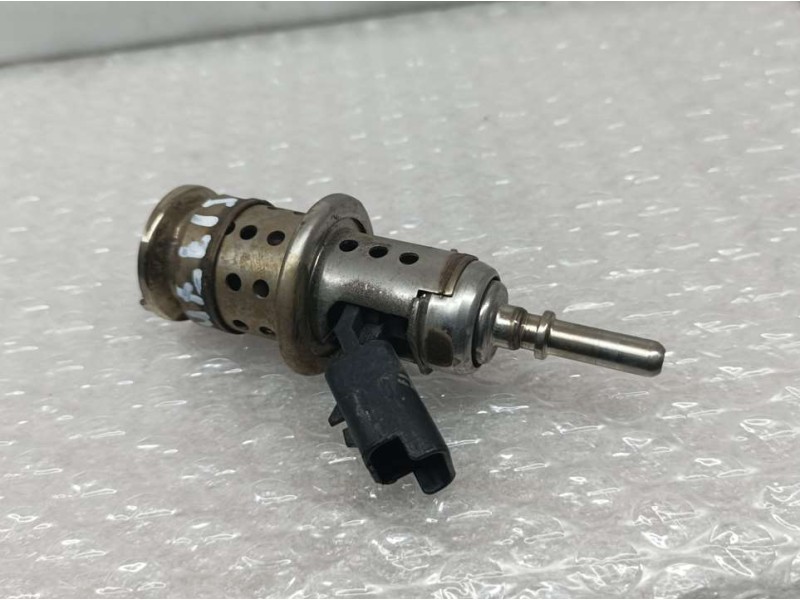Recambio de inyector adblue para peugeot 308 active bussines referencia OEM IAM 9813930180  