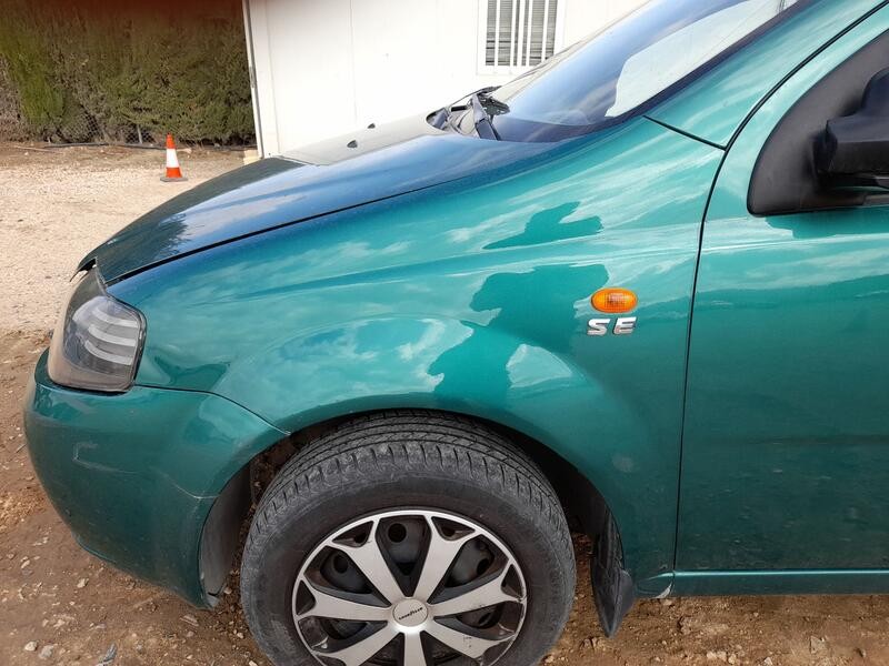 Recambio de aleta delantera izquierda para daewoo kalos (klas) 1.4 referencia OEM IAM 96476679  