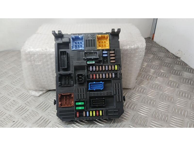 Recambio de caja reles / fusibles para peugeot 3008 active referencia OEM IAM 9830790580  28625142