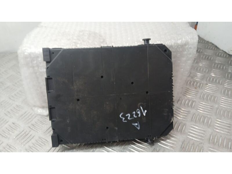 Recambio de caja reles / fusibles para peugeot 3008 active referencia OEM IAM 9830790580  28625142