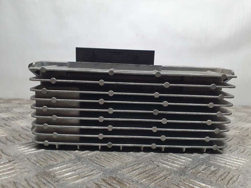 Recambio de amplificador radio para audi a4 ber. (b8) básico referencia OEM IAM 8T0035223AH 7203004003 