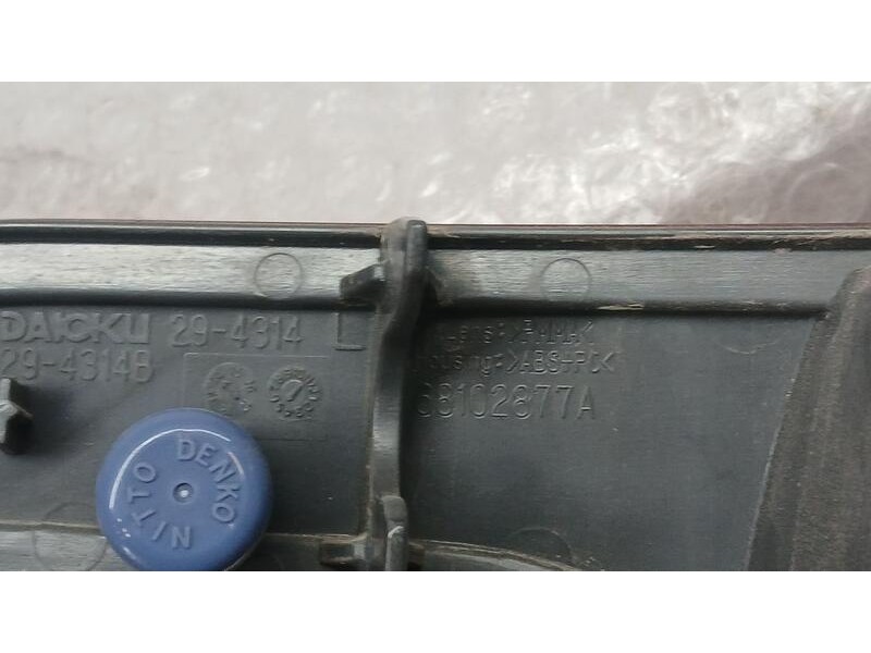 Recambio de piloto trasero izquierdo paragolpes para jeep cherokee limited 4x2 referencia OEM IAM 68102877A DAIOKU 294314B