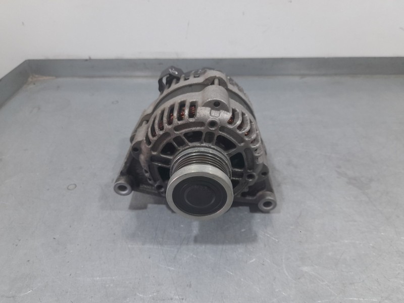 Recambio de alternador para opel astra j sedán 1.4 turbo (69) referencia OEM IAM 13581885 12M17 KDAC