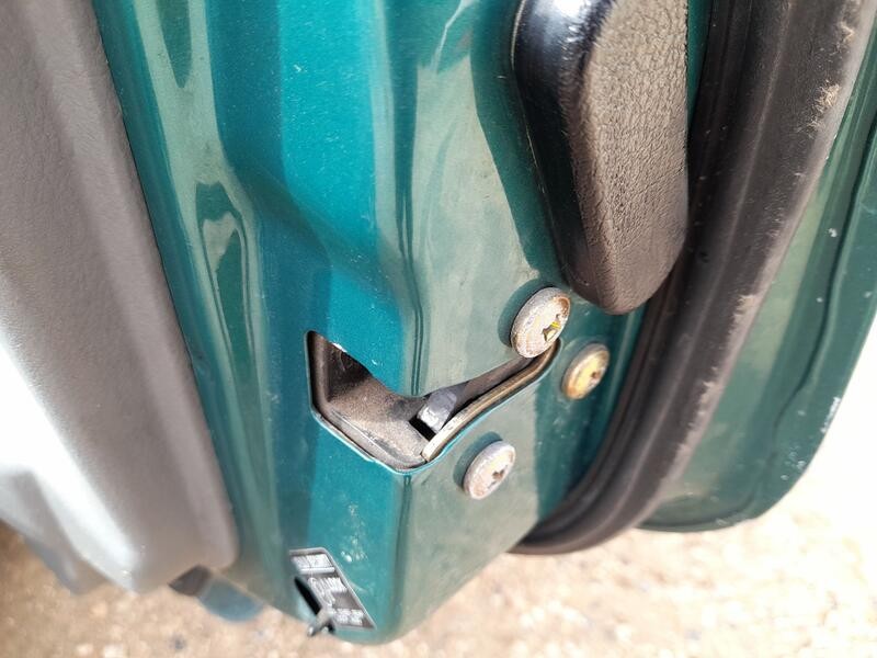 Recambio de cerradura puerta trasera derecha para daewoo kalos (klas) 1.4 referencia OEM IAM 96260994  