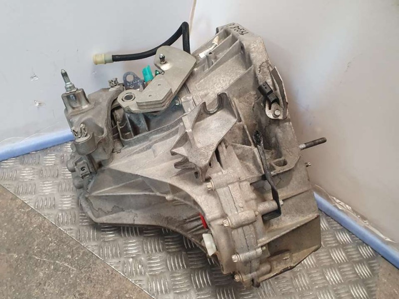 Recambio de caja cambios para dacia duster laureate 4x2 referencia OEM IAM TL4043 B149004 6VELOCIDADES