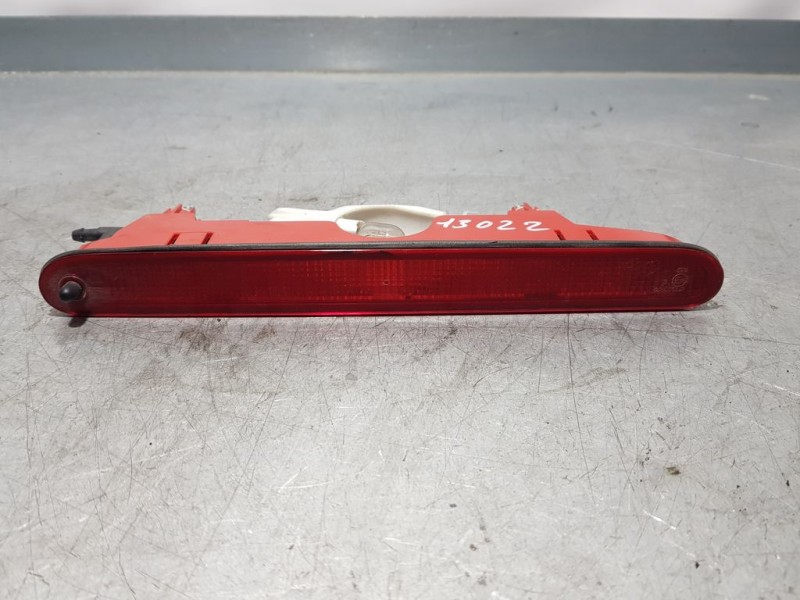 Recambio de luz central de freno para citroën berlingo feel m referencia OEM IAM 9682830180  