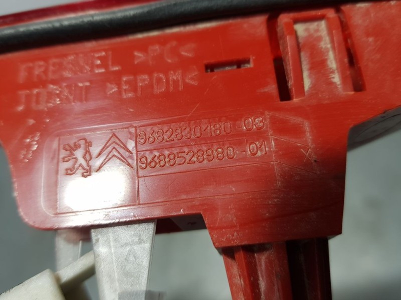 Recambio de luz central de freno para citroën berlingo feel m referencia OEM IAM 9682830180  