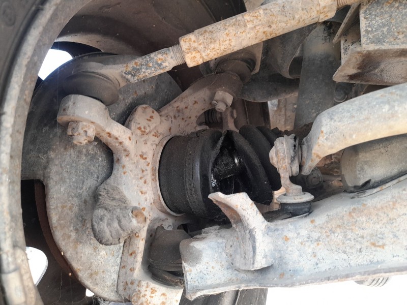 Recambio de mangueta delantera derecha para nissan terrano ii (r20) 2.7 td 4wd referencia OEM IAM 400147F011  