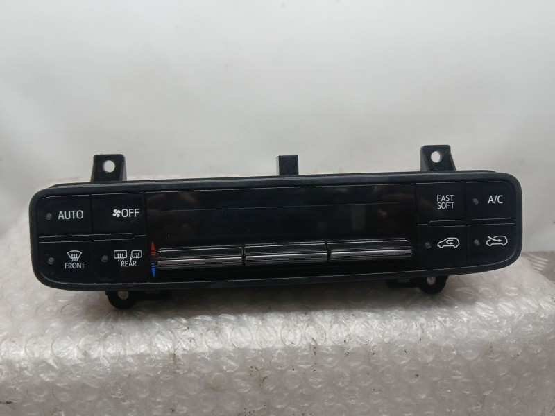 Recambio de mando climatizador para toyota auris hybrid active referencia OEM IAM 5590002C60  3860M71A