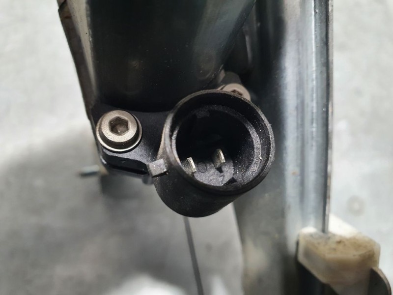 Recambio de elevalunas delantero derecho para dacia duster laureate 4x2 referencia OEM IAM SIN REF  ELECTRICO 2 PINES