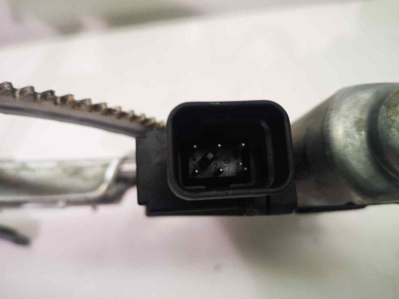 Recambio de elevalunas delantero derecho para opel corsa c 1.3 16v cdti cat (z 13 dt / ln9) referencia OEM IAM 13173074  6 PINS