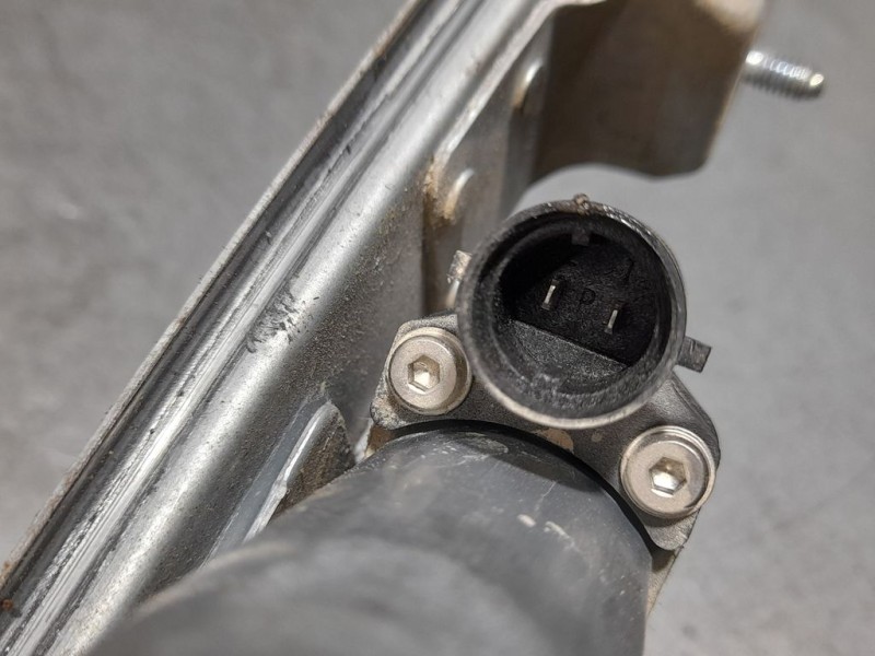 Recambio de elevalunas trasero derecho para dacia duster laureate 4x2 referencia OEM IAM SIN REF  ELECTRICO 2 PINES