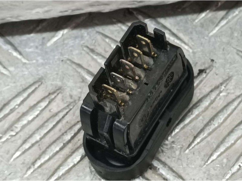 Recambio de mando elevalunas delantero izquierdo para dacia duster laureate 4x2 referencia OEM IAM 602227 E30607 VALEO