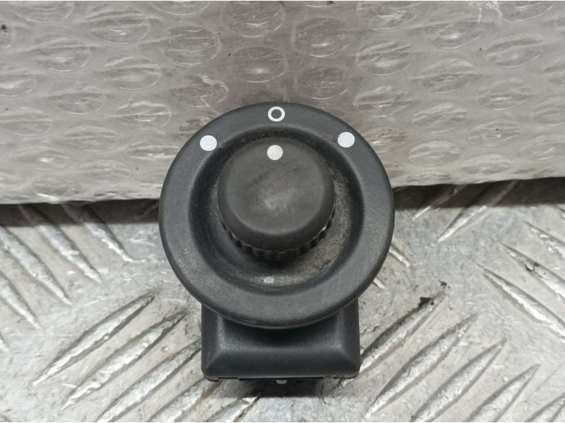 Recambio de mando retrovisor para dacia duster laureate 4x2 referencia OEM IAM 255706283R  