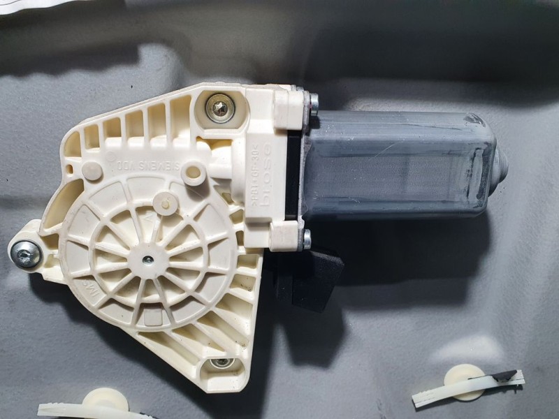 Recambio de elevalunas delantero derecho para mercedes-benz clase b (w245) 180 cdi (245.207) referencia OEM IAM A1697203079 9944