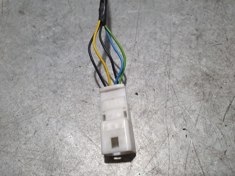 Recambio de retrovisor derecho para dacia duster laureate 4x2 referencia OEM IAM 963019589R  ELECTRICO