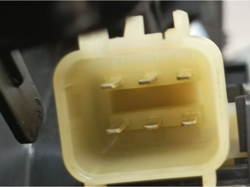 Recambio de elevalunas delantero derecho para ford fiesta (ccn) trend referencia OEM IAM C1BBA045H16AB  ELECTRICO 6 PINS