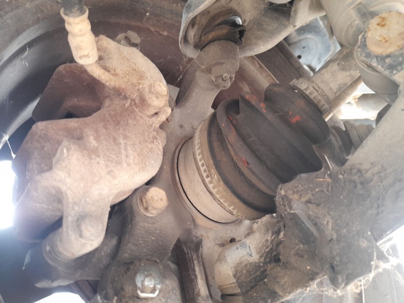 Recambio de mangueta delantera izquierda para nissan terrano ii (r20) 2.7 td 4wd referencia OEM IAM 400157F011  