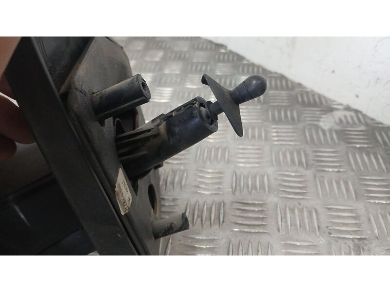 Recambio de retrovisor izquierdo para renault twingo van referencia OEM IAM 963029147R C/ MANDO ROZADO 