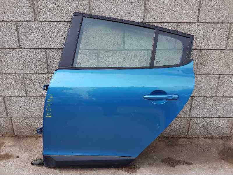 Recambio de puerta trasera izquierda para renault megane iii berlina 5 p dynamique referencia OEM IAM 821010108R TOCADA 