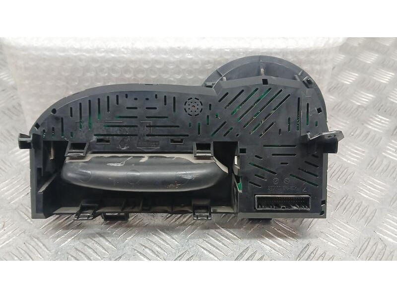 Recambio de cuadro instrumentos para renault twingo van referencia OEM IAM 8200725330  A2C53220491