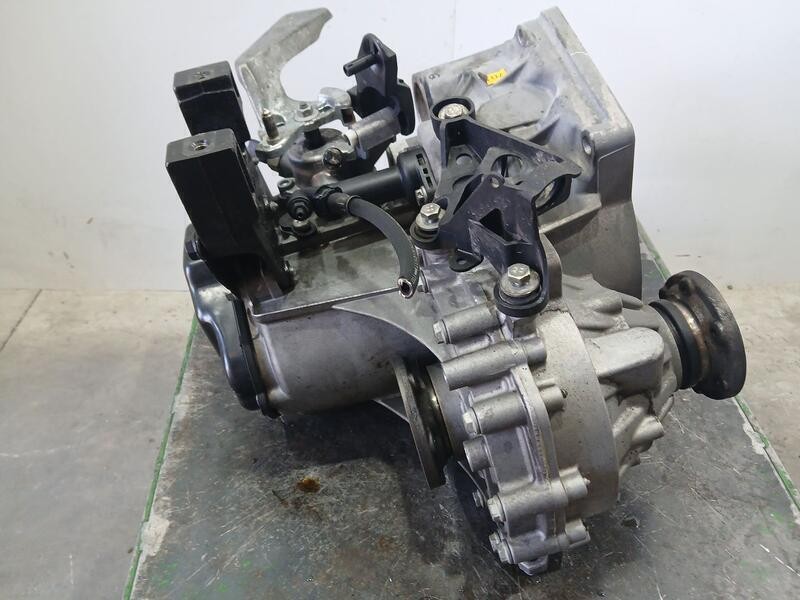 Recambio de caja cambios para skoda rapid ambition referencia OEM IAM RSY 031216 5VELOCIDADES