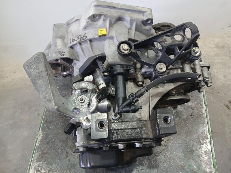 Recambio de caja cambios para skoda rapid ambition referencia OEM IAM RSY 031216 5VELOCIDADES