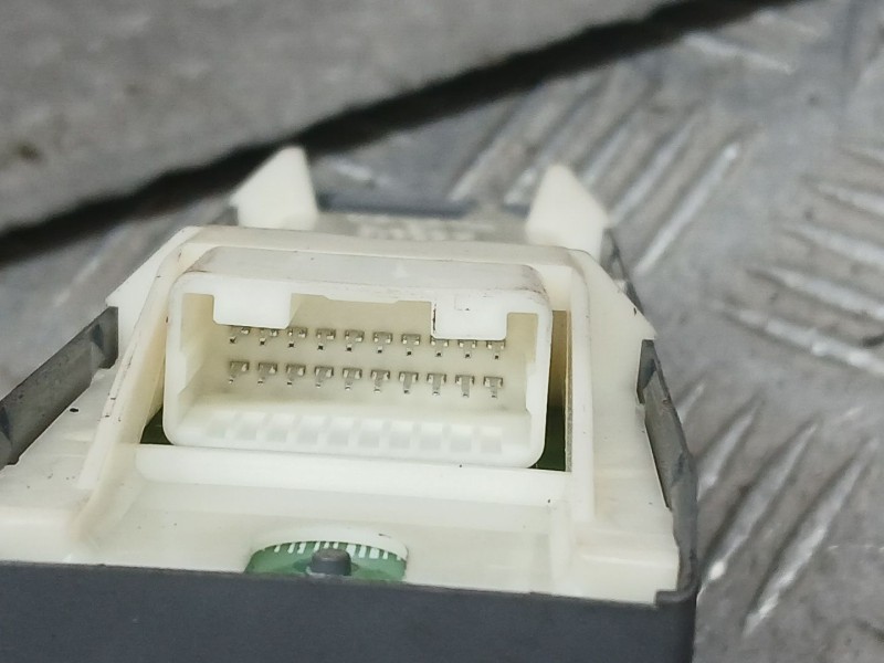 Recambio de mando elevalunas delantero izquierdo para toyota auris hybrid active referencia OEM IAM 8404002120  