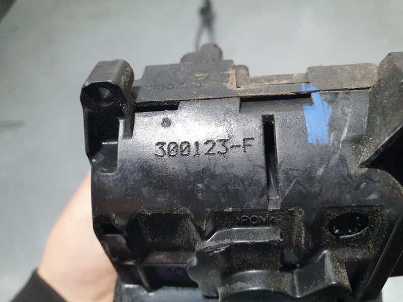 Recambio de cerradura puerta delantera izquierda para renault clio grandtour authentique referencia OEM IAM 300123F  4 PINES