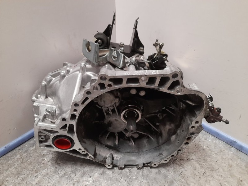 Recambio de caja cambios para toyota auris touring sports (e18) live referencia OEM IAM 3030012F70  6 VELOCIDADES