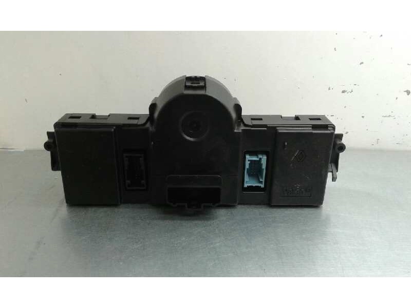 Recambio de mando climatizador para renault megane ii berlina 5p referencia OEM IAM F666444K  8200070752
