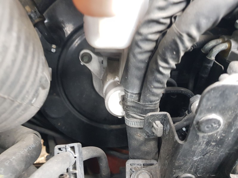 Recambio de bomba freno para kia cee´d (jd) 1.6 crdi 110 referencia OEM IAM 58510A5200  