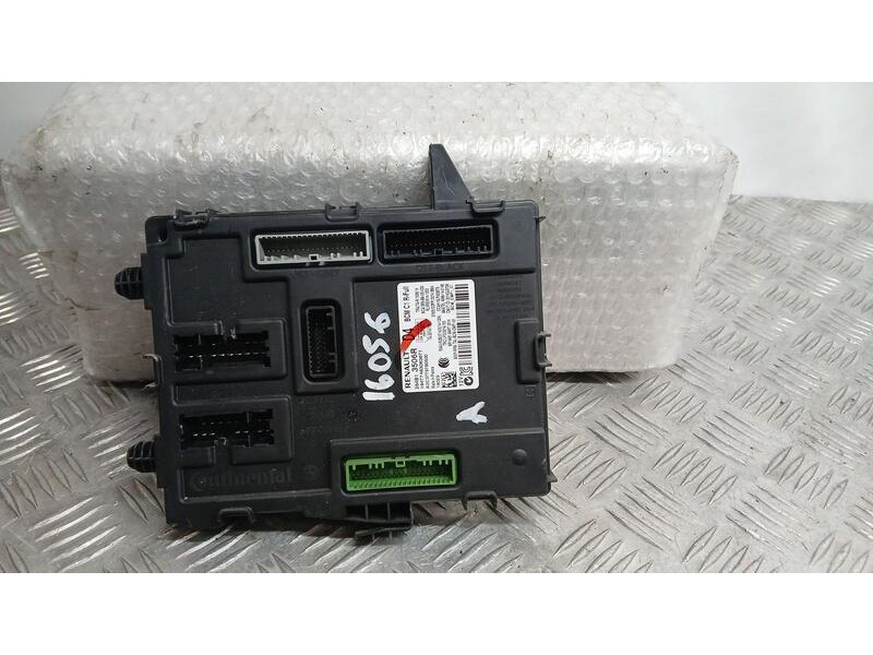 Recambio de caja reles / fusibles para renault megane iv berlina 5p zen referencia OEM IAM 284B13506R  A2C3779780500