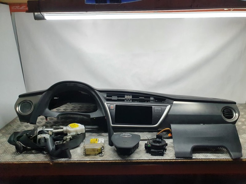 Recambio de kit airbag para toyota auris touring sports (e18) live referencia OEM IAM   C/SALPICADERO Y PRETENSORES