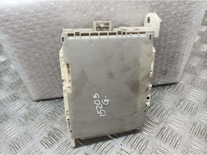 Recambio de caja reles / fusibles para toyota iq básico referencia OEM IAM 8273074030 9F240310 