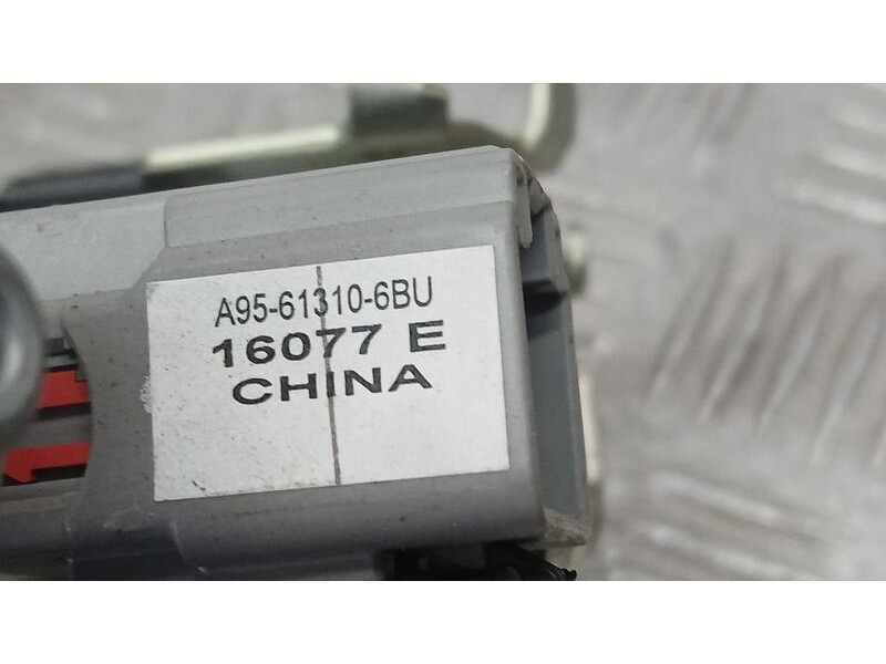 Recambio de cerradura maletero / porton para jeep cherokee limited 4x2 referencia OEM IAM A95613106BU DENSO A9561313A