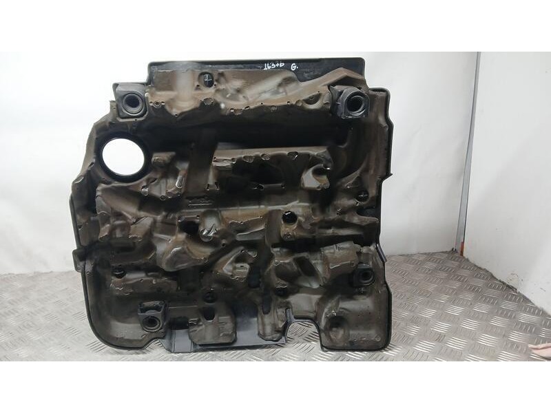 Recambio de tapa motor para skoda rapid ambition referencia OEM IAM 04L103925AA  