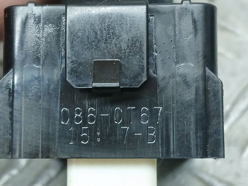 Recambio de mando elevalunas trasero derecho para toyota auris hybrid active referencia OEM IAM 8481002140  0860T67