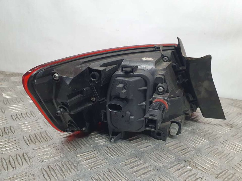 Recambio de piloto trasero derecho para audi a3 sportback (8vf) design edition referencia OEM IAM 8V4945070 2SD01283802 HELLA EX