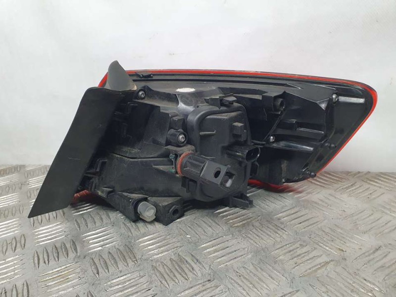 Recambio de piloto trasero izquierdo para audi a3 sportback (8vf) design edition referencia OEM IAM 8V4945069 2SD01283801 HELLA 