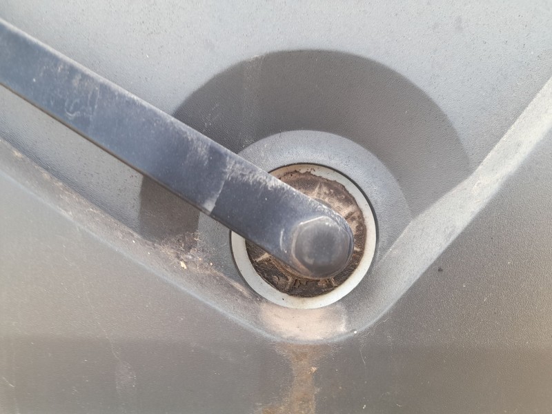 Recambio de motor limpia trasero para nissan terrano ii (r20) 2.7 td 4wd referencia OEM IAM 287000X000  