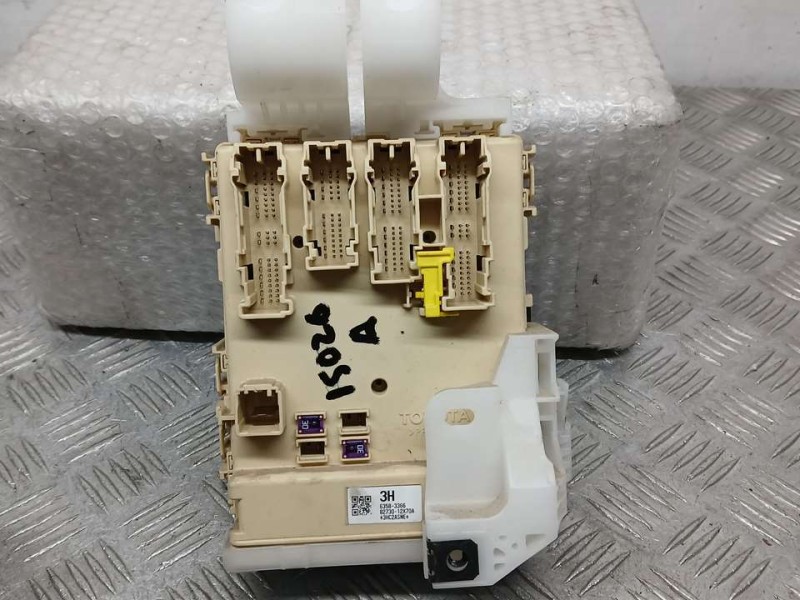 Recambio de caja reles / fusibles para toyota auris active referencia OEM IAM 8922102331 50119221 