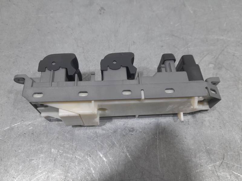 Recambio de mando elevalunas delantero izquierdo para toyota auris hybrid active referencia OEM IAM 515220  