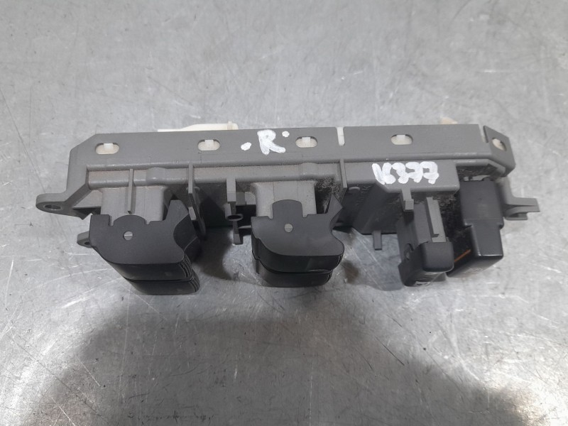 Recambio de mando elevalunas delantero izquierdo para toyota auris hybrid active referencia OEM IAM 515220  