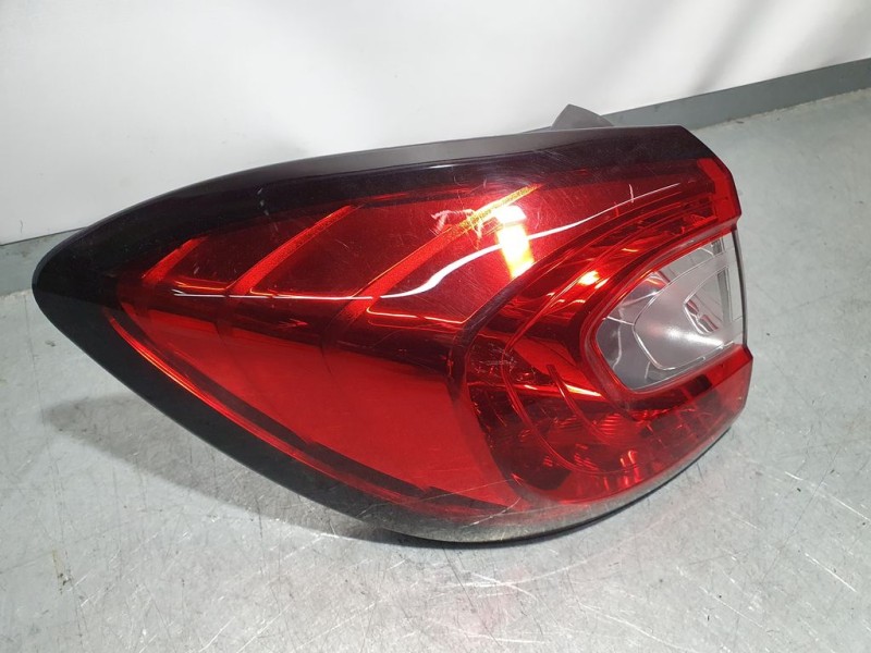 Recambio de piloto trasero izquierdo para renault captur dynamique referencia OEM IAM 265557367R  EXTERIOR ROZADO