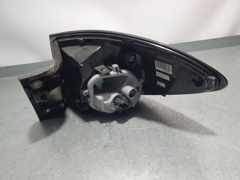 Recambio de piloto trasero izquierdo para renault captur dynamique referencia OEM IAM 265557367R  EXTERIOR ROZADO