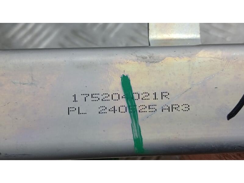 Recambio de rampa inyectora para renault captur ii evolution referencia OEM IAM 175204021R  240525AR3