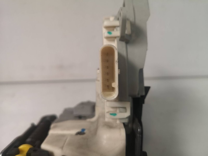 Recambio de cerradura puerta trasera derecha para audi a4 ber. (b8) e referencia OEM IAM 8K0839016C 6 PINS 