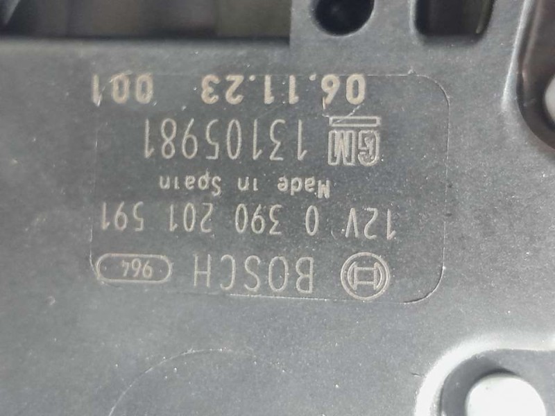 Recambio de motor limpia trasero para opel astra h caravan cosmo referencia OEM IAM 13105981 0390201591 BOSCH