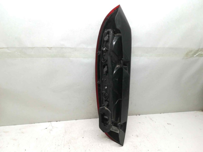 Recambio de piloto trasero derecho para opel corsa c 1.3 16v cdti cat (z 13 dt / ln9) referencia OEM IAM 09114337  